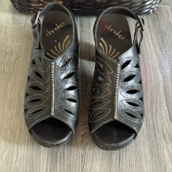 Dansko Black Cutout Women's Sandals Size 8.5 - Picture 2 of 13